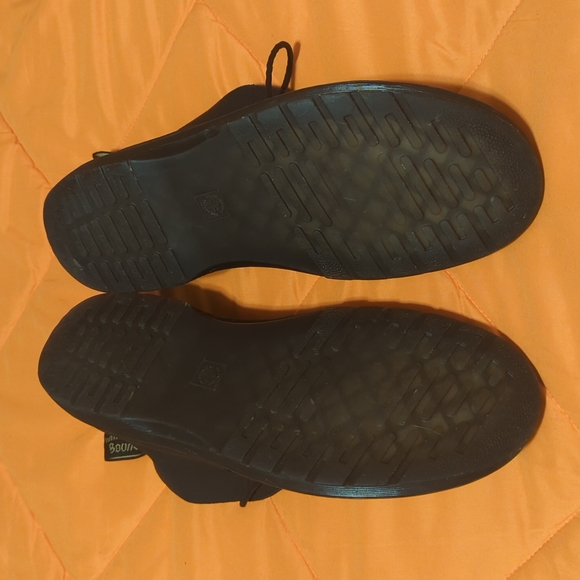 Dr. Martens - Ember Chukka Boot in Black - Picture 2 of 6